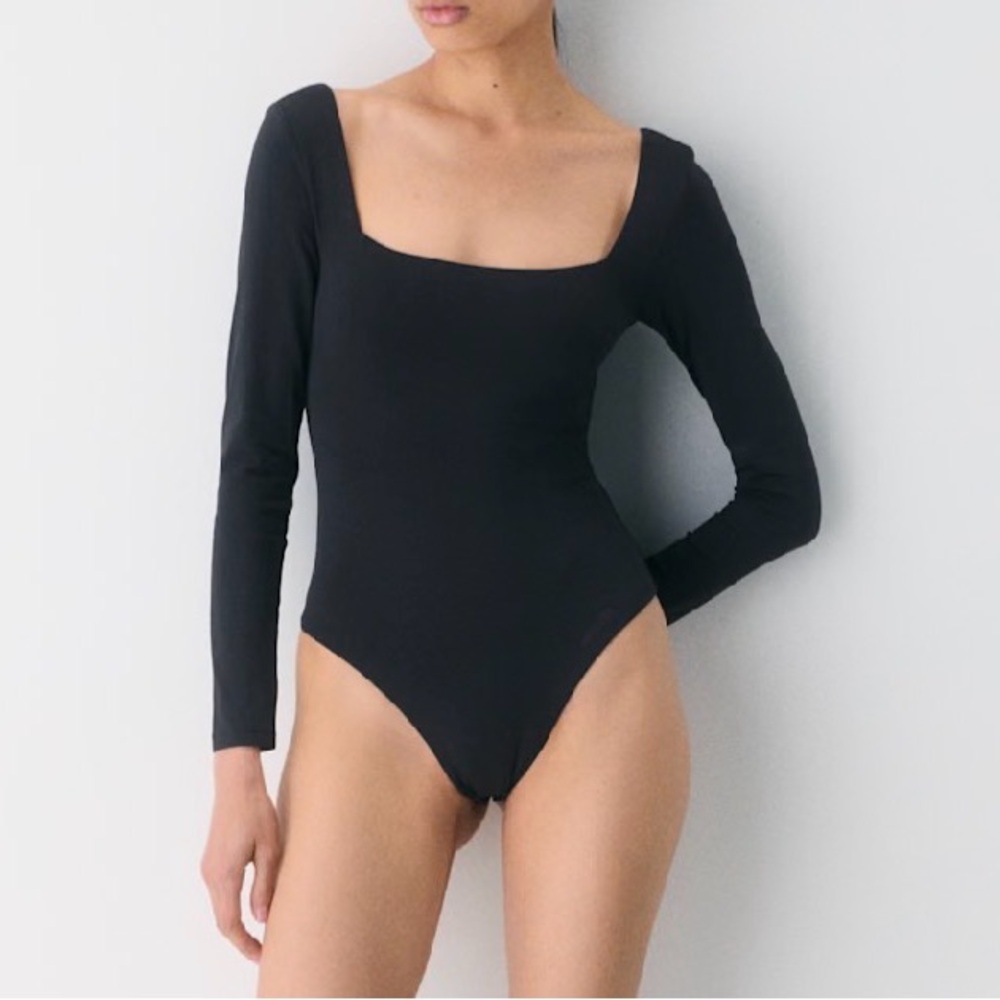 Aritzia Babaton Orginal Contour Black  Long Sleeve Bodysuit